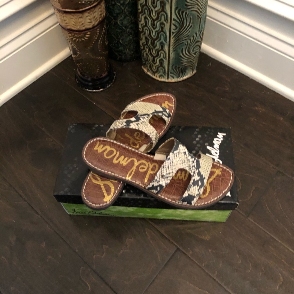 Sz 8 Sam Edelman black/cream snake print